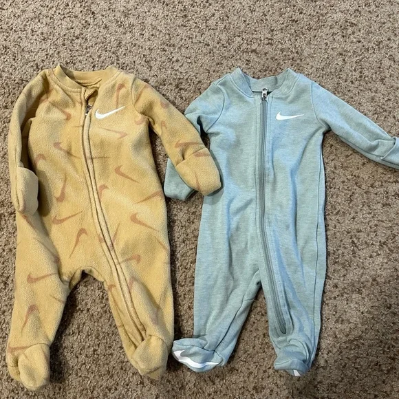 Nike Kids One Piece Footies - Gold and Gray - Picture 2 of 5